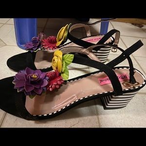 Betsy Johnson flower sandals !!!